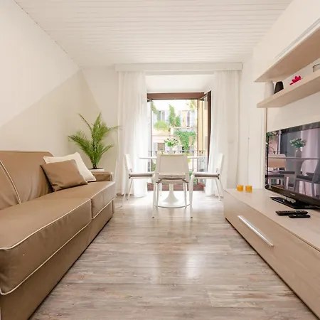 Appartement Vivimihome - Corso 9 Milaan